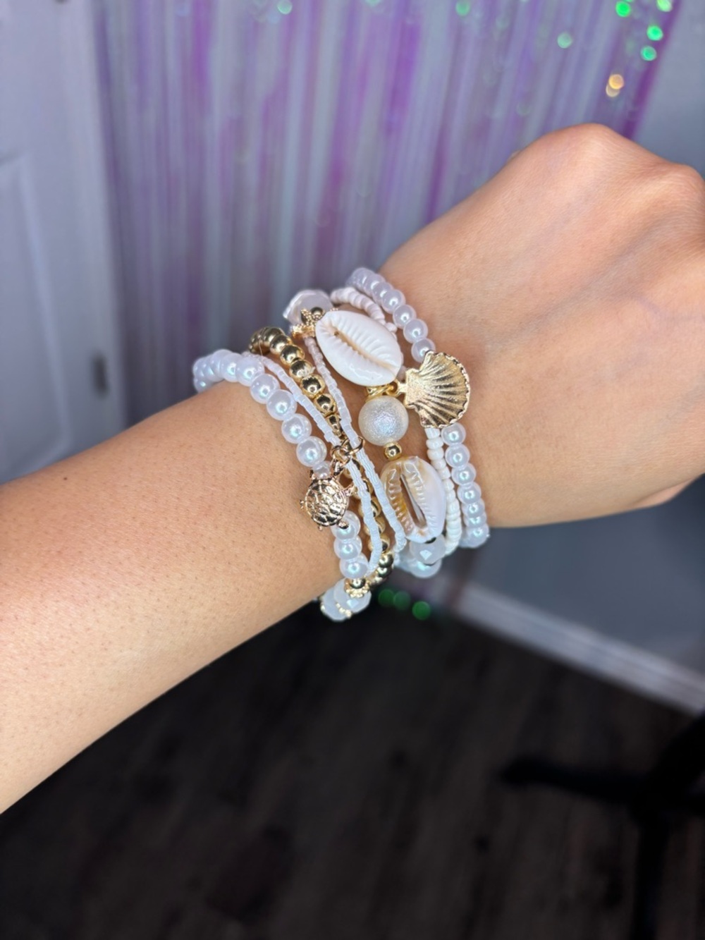 Gold & White Shell Beaded Stack Bracelet Set Lightweight Perfect Summe Accessory - Picture 3 of 6
